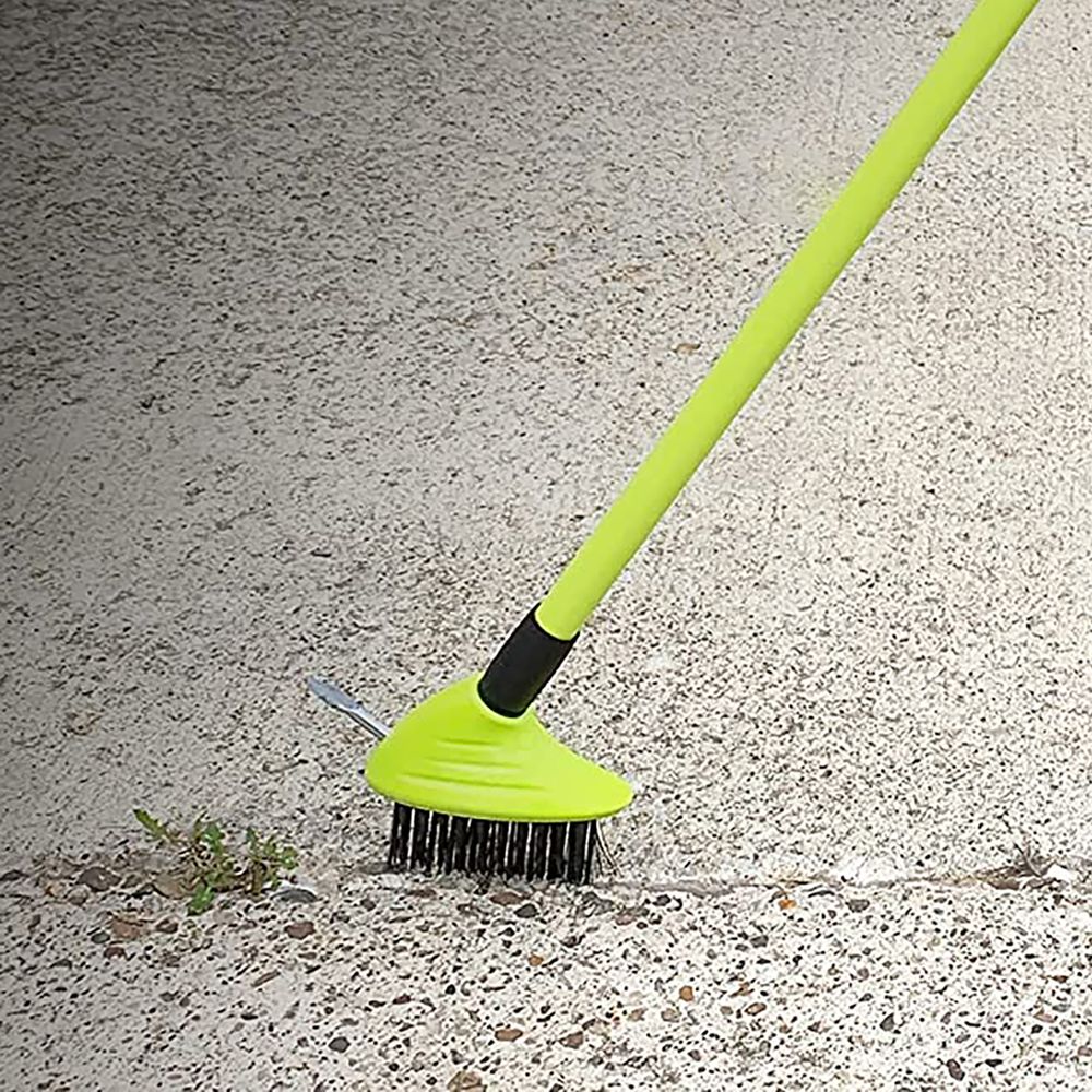 How to remove moss & weeds from block paving with a wire brush 